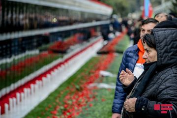 Azerbaijan commemorates martyrs of January 20 - PHOTOSESSION