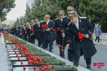 Azerbaijan commemorates martyrs of January 20 - PHOTOSESSION