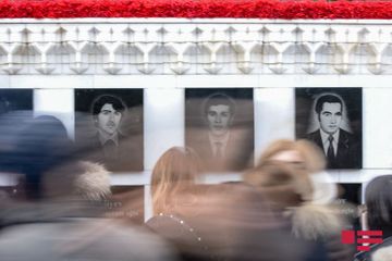 Azerbaijan commemorates martyrs of January 20 - PHOTOSESSION