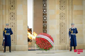 Azerbaijan commemorates martyrs of January 20 - PHOTOSESSION