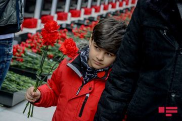 Azerbaijan commemorates martyrs of January 20 - PHOTOSESSION