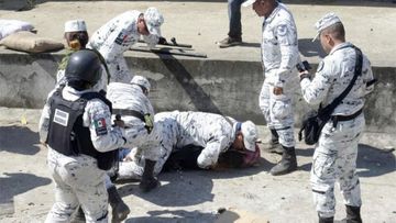 Hundreds of US-bound migrants cross river to reach Mexico