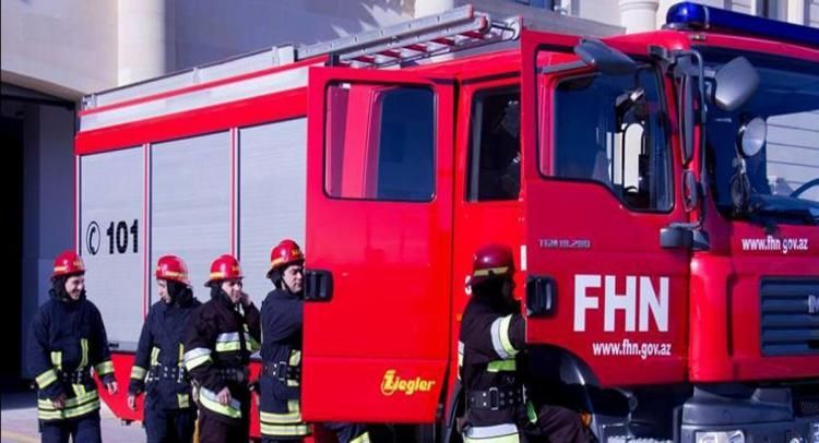 Fire breaks out in 17 storey residential building in Baku, residents are evacuated