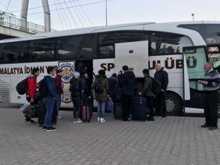Azerbaijani students, studying in quake-hit Turkish region, sent off to Nakhchivan