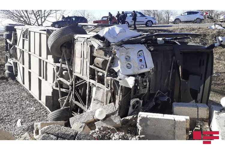 Three family members dead, many others injured as tourist bus crashes in Azerbaijan  - VIDEO - UPDATED