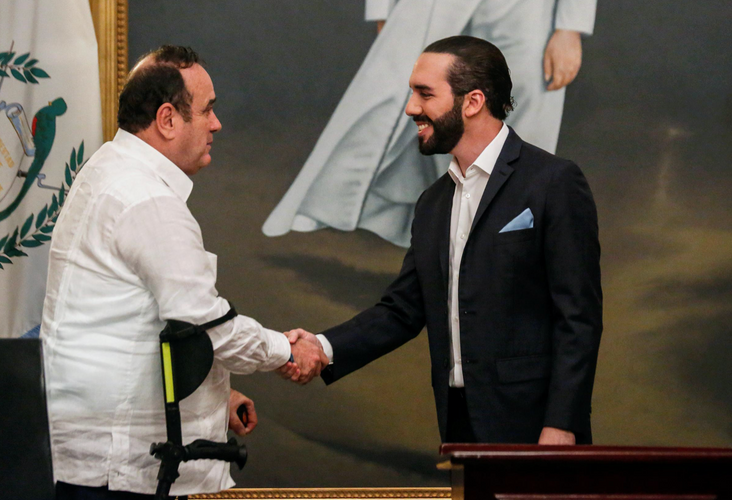 Guatemalan president offers El Salvador the chance to build a port in Guatemalan waters