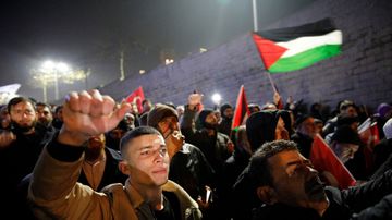 Hundreds flock to US diplomatic compounds in Ankara & Istanbul to protest Trump’s Middle East peace plan - PHOTO