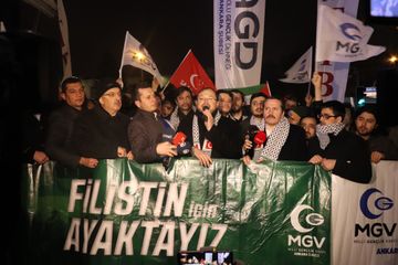 Hundreds flock to US diplomatic compounds in Ankara & Istanbul to protest Trump’s Middle East peace plan - PHOTO