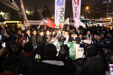 Hundreds flock to US diplomatic compounds in Ankara & Istanbul to protest Trump’s Middle East peace plan - PHOTO