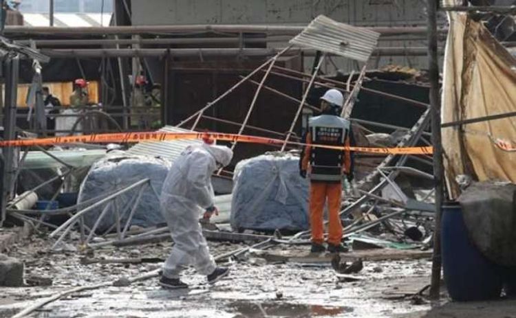 2 dead, 8 injured in explosive fire at S.Korea's leather factory