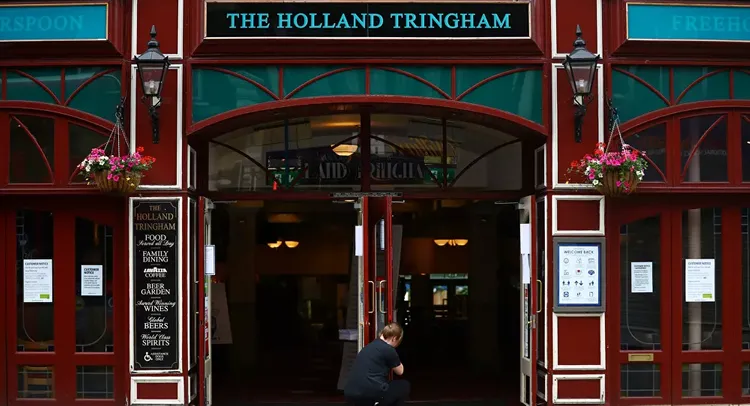 Pubs, Restaurants reopen in London