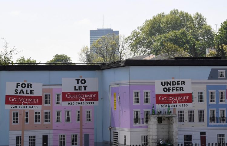 UK house prices fall for longest period since 2010