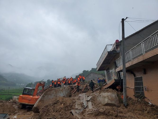 Landslide reportedly buries 9 people in China's Central Hubei province
