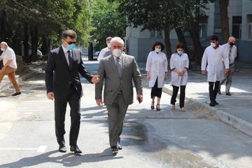 Oxygen generator significant for treatment of COVID-19 put into operation at Azerbaijan’s Teaching and Therapeutic Clinics 