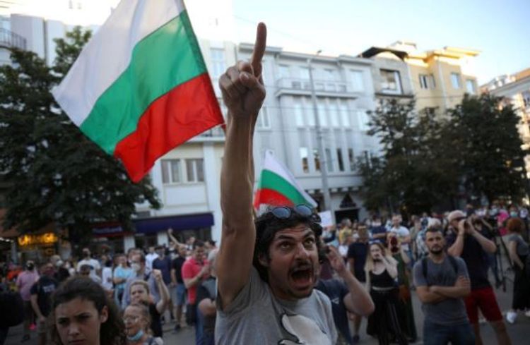 Thousands call on Bulgarian government to resign in anti-graft protests