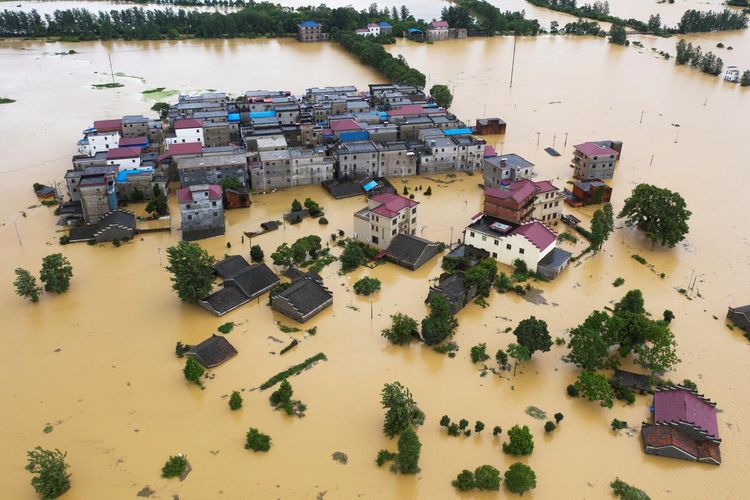 China raises flood alert to second highest level