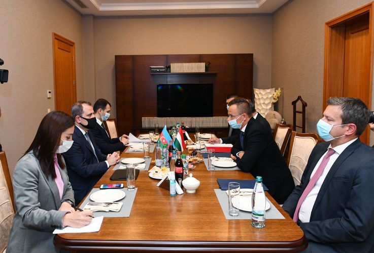 Azerbaijani and Hungarian FMs hold extended meeting - UPDATED