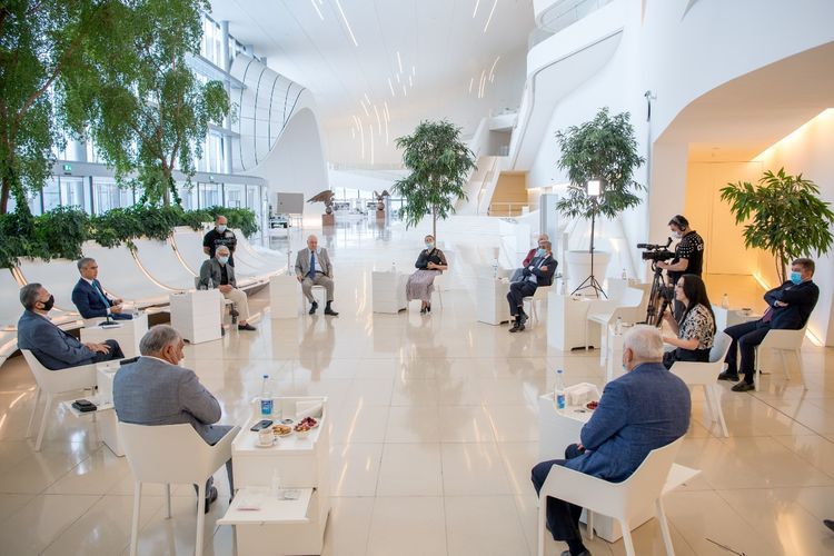 Assistant to President met with a number of intellectuals and public figures - PHOTO