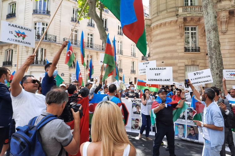 Protest rally held in front of Armenia’s embassy in Paris - PHOTOSESSION