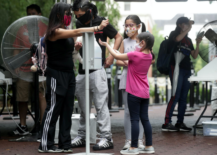 U.S. records 1,000 coronavirus deaths for fourth day, some progress seen