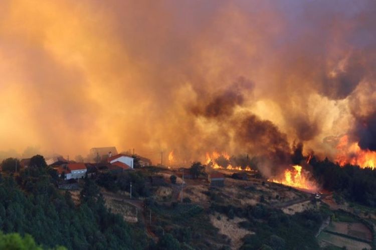 Portugal on high alert as firefighters battle blaze