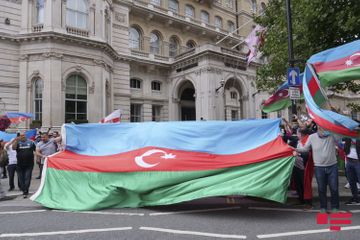 Azerbaijanis protest against Armenian aggression in London - UPDATED - PHOTO