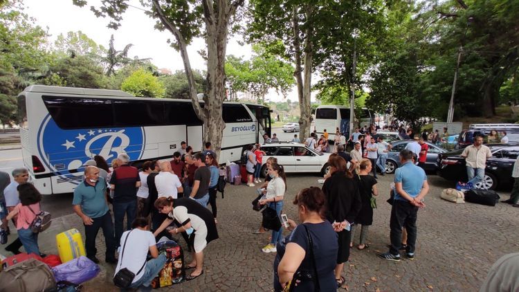 Azerbaijani citizens evacuated  from Georgia seen off to Azerbaijan - UPDATED