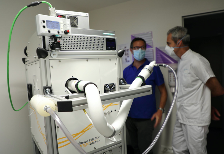 France's new COVID-19 cases hit one-month peak