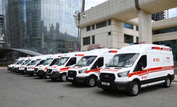 President Ilham Aliyev got acquainted with ambulance vehicles newly brought in country