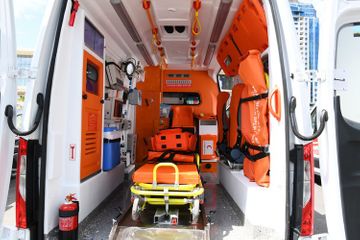 President Ilham Aliyev got acquainted with ambulance vehicles newly brought in country