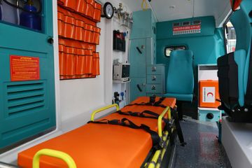 President Ilham Aliyev got acquainted with ambulance vehicles newly brought in country