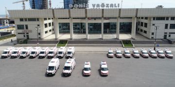 President Ilham Aliyev got acquainted with ambulance vehicles newly brought in country