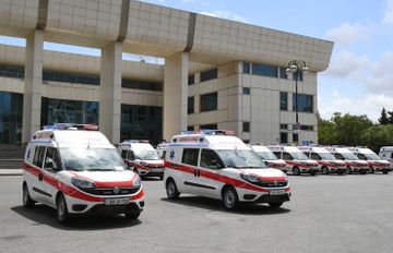President Ilham Aliyev got acquainted with ambulance vehicles newly brought in country