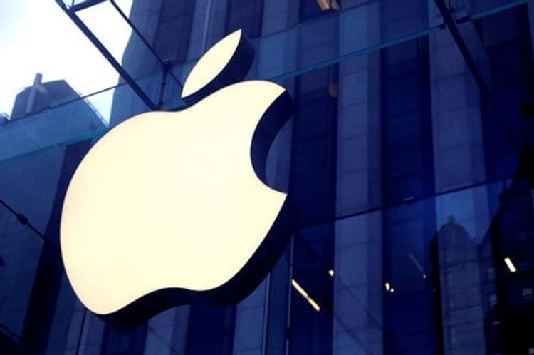 Apple removes thousands of game apps from China store