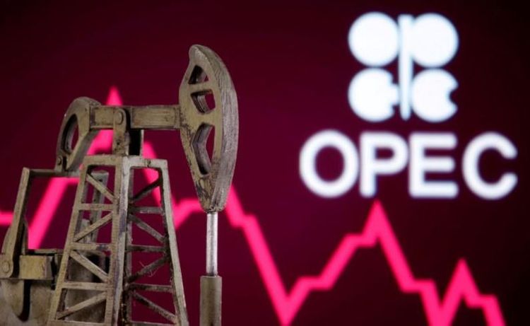 Saudi, Russia reach deal on oil cuts, raising pressure on laggards