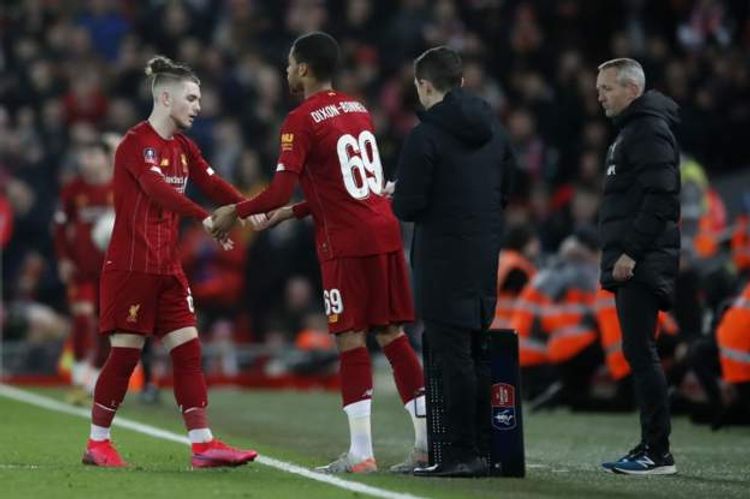 Premier League agrees temporary change to substitute rules
