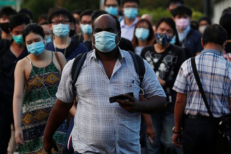 Singapore plans a coronavirus contact tracing device for all to wear