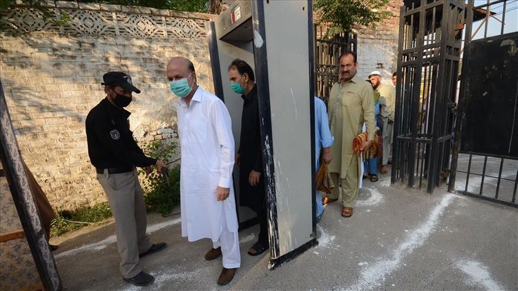 Pakistan tops 100,000 COVID-19 cases