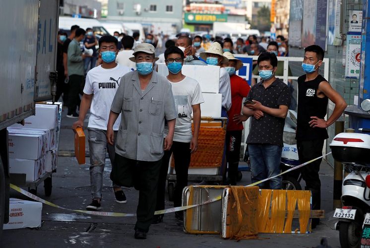 Beijing district in 'wartime emergency' after virus spike shuts market
