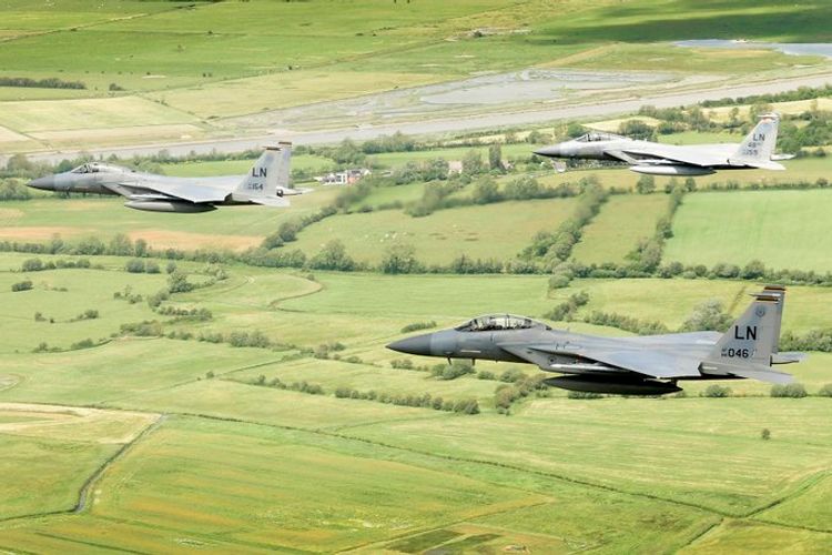 US F-15 fighter jet  crashes into North Sea off Yorkshire Coast, search for pilot underway