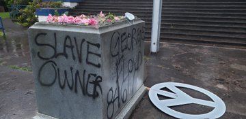 Protesters tear down Thomas Jefferson statue in US' Portland