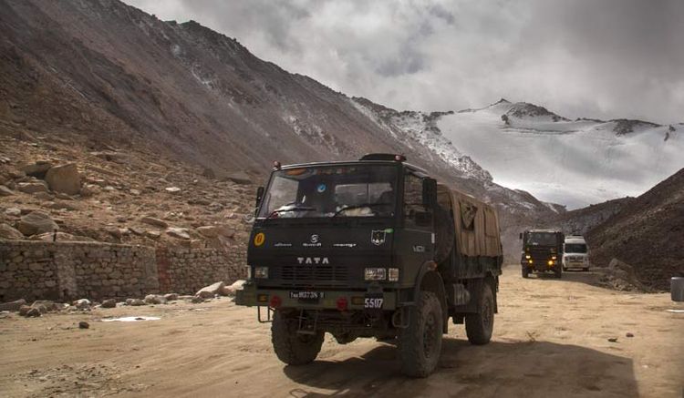 India soldiers killed in clash with Chinese forces