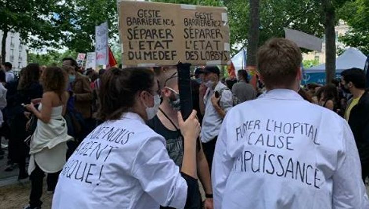 Some 18,000 attend rally of medical workers in Paris