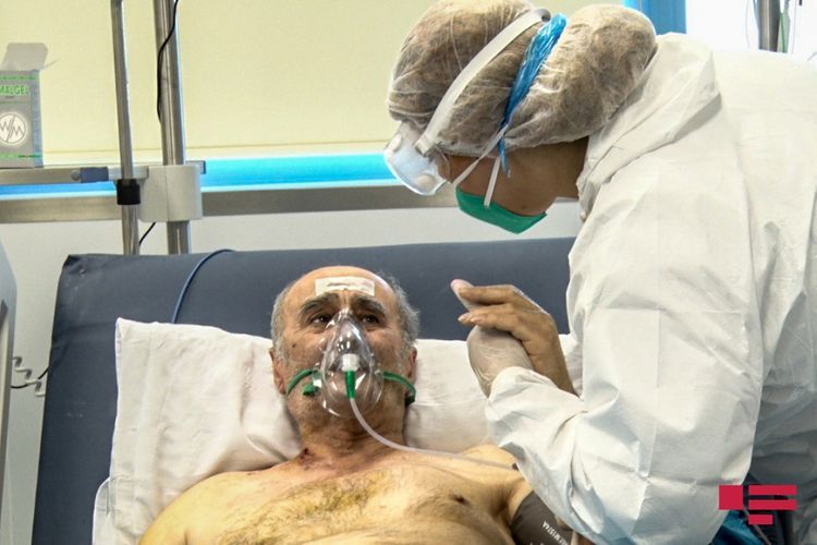 Bellicose patients, selfless doctors: They “fight” together against COVID-19 - PHOTOSESSION