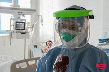 Bellicose patients, selfless doctors: They “fight” together against COVID-19 - PHOTOSESSION