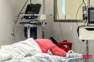 Bellicose patients, selfless doctors: They “fight” together against COVID-19 - PHOTOSESSION