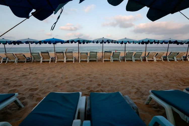Thailand plans to allow some foreign travellers in next week