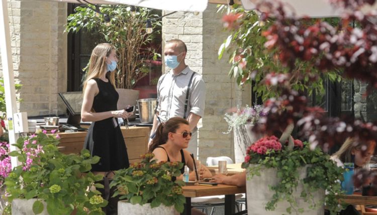 Kyiv reopens restaurants, swimming pools and cinemas