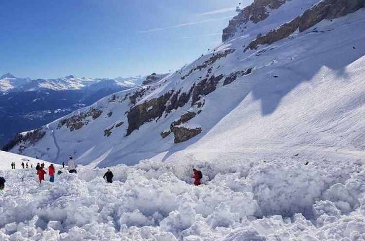 3 torurist died in snow avalanche in Georgia