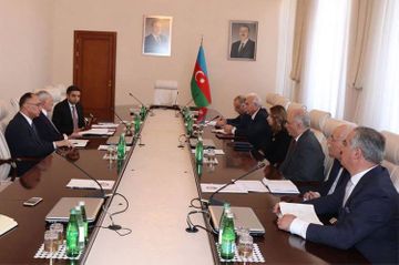 Azerbaijan’s Health Ministry holds extended meeting on coronavirus threat 